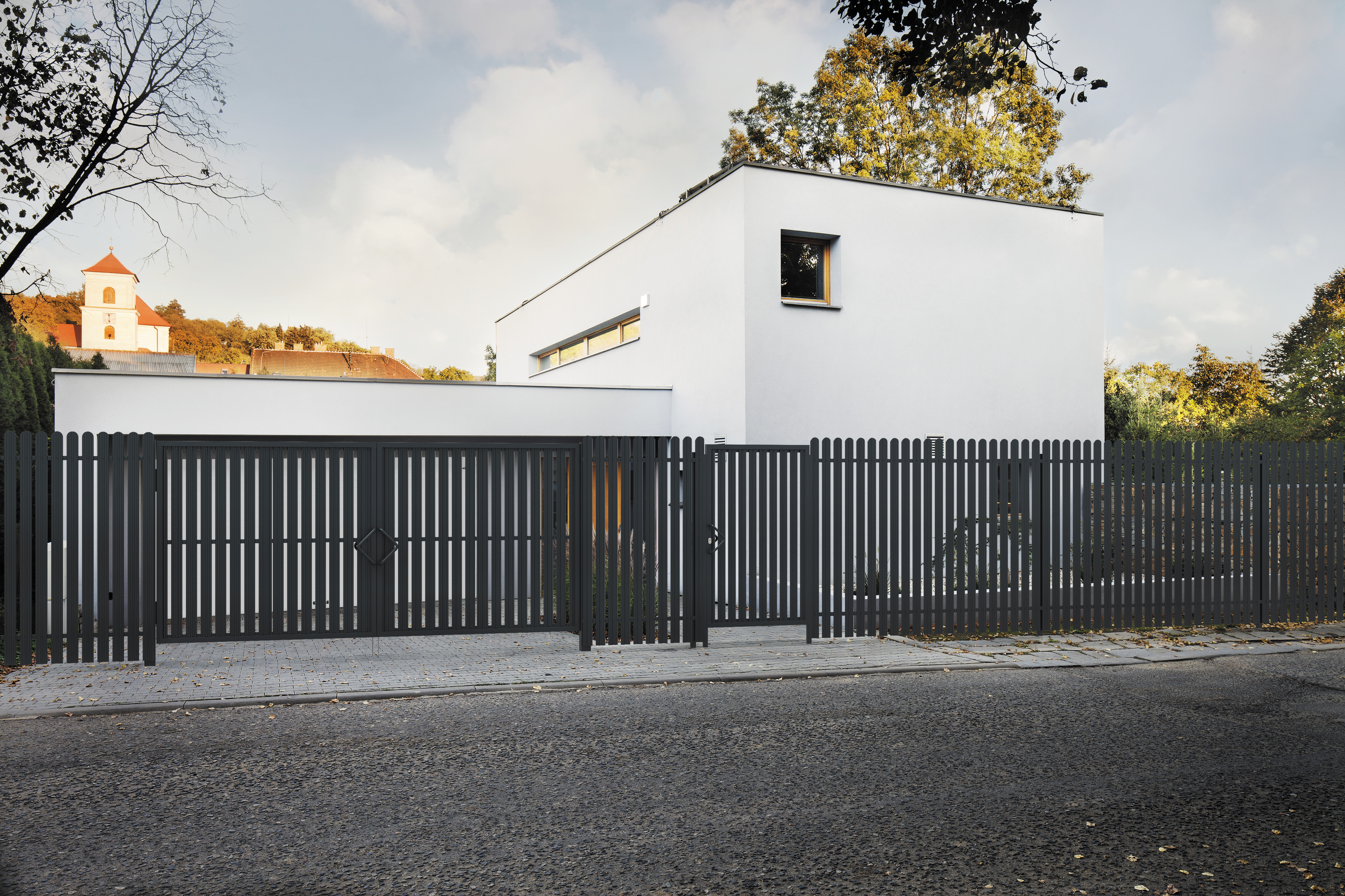 Заборные секции из штакетника