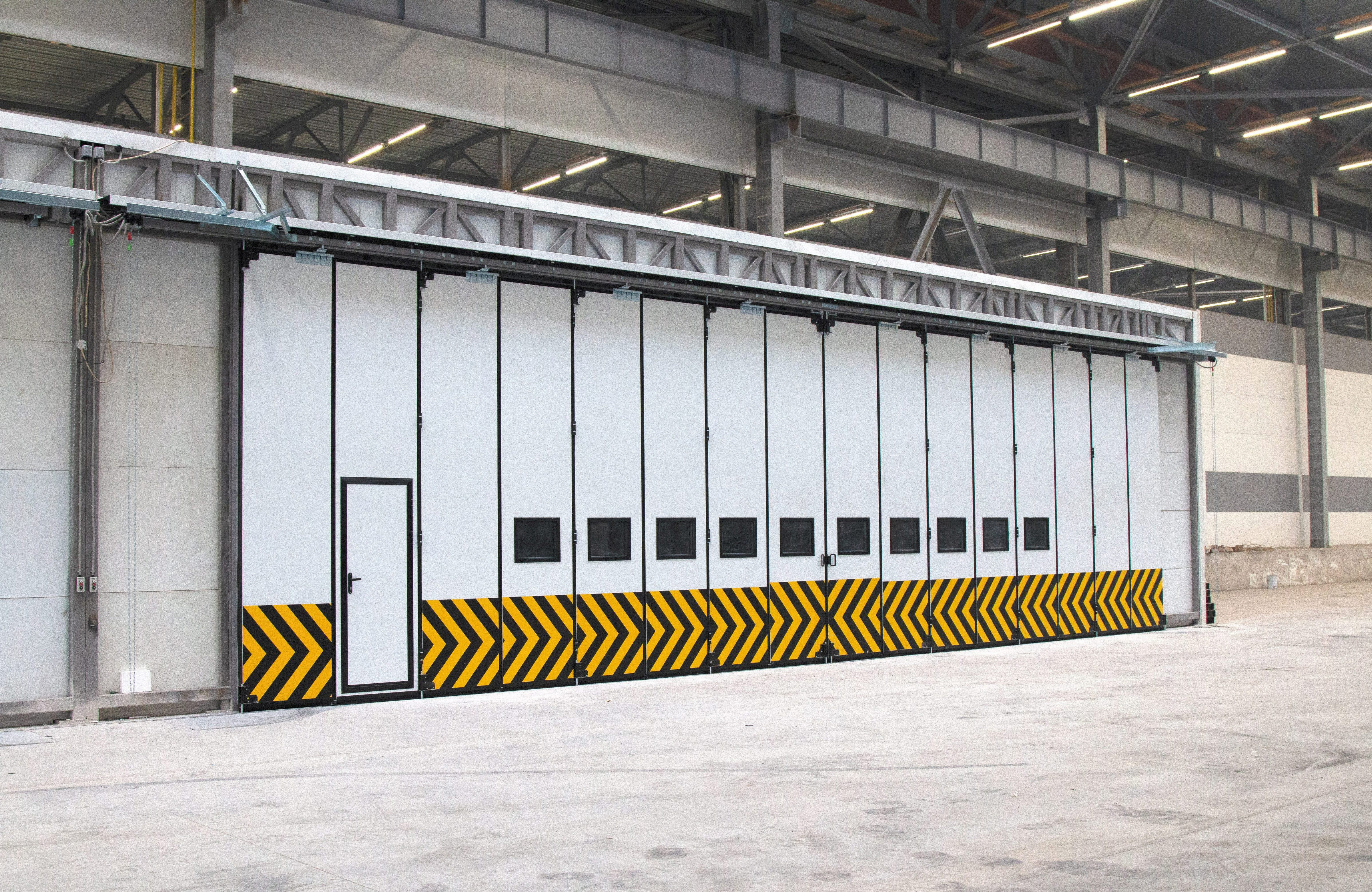 Industrial yassi eshiklar IFG-LG seriyasi pastki yo‘nalishli